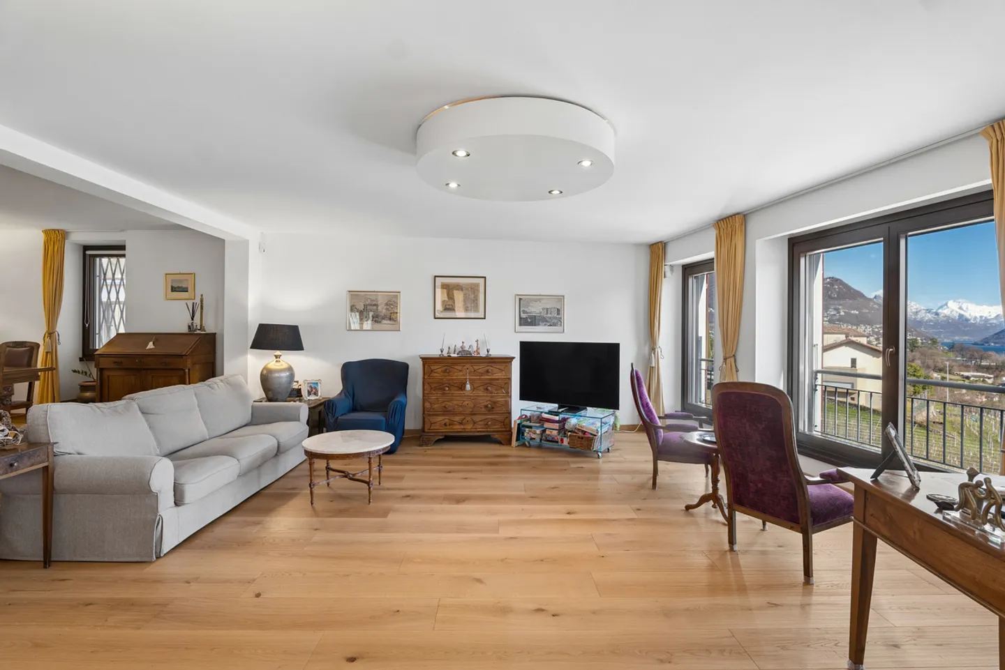 Charming townhouse with garden and enchanting lake view - Photo 6 of 11