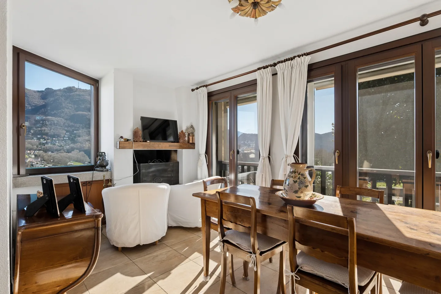 Charming townhouse with garden and enchanting lake view - Photo 8 of 11