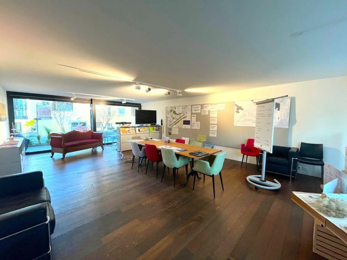 Äusserst attraktive Büro- oder Ladenfläche im Herzen von Meilen! - Foto 3 von 9