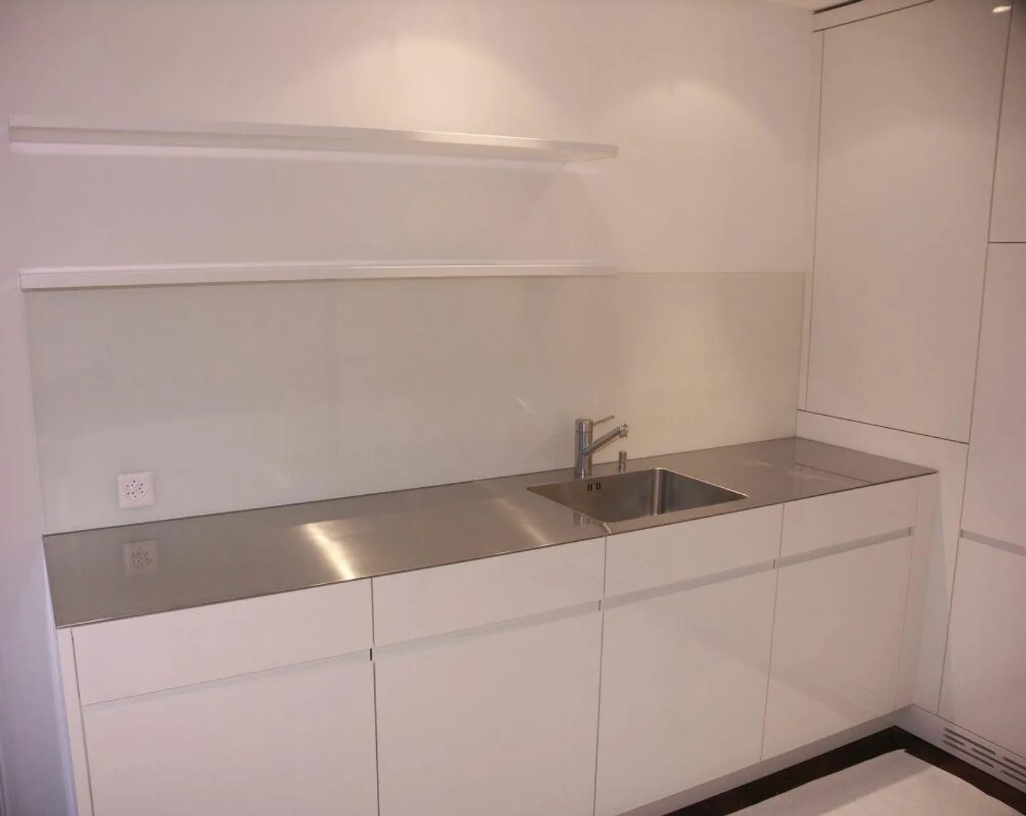 Äusserst attraktive Büro- oder Ladenfläche im Herzen von Meilen! - Foto 6 von 9