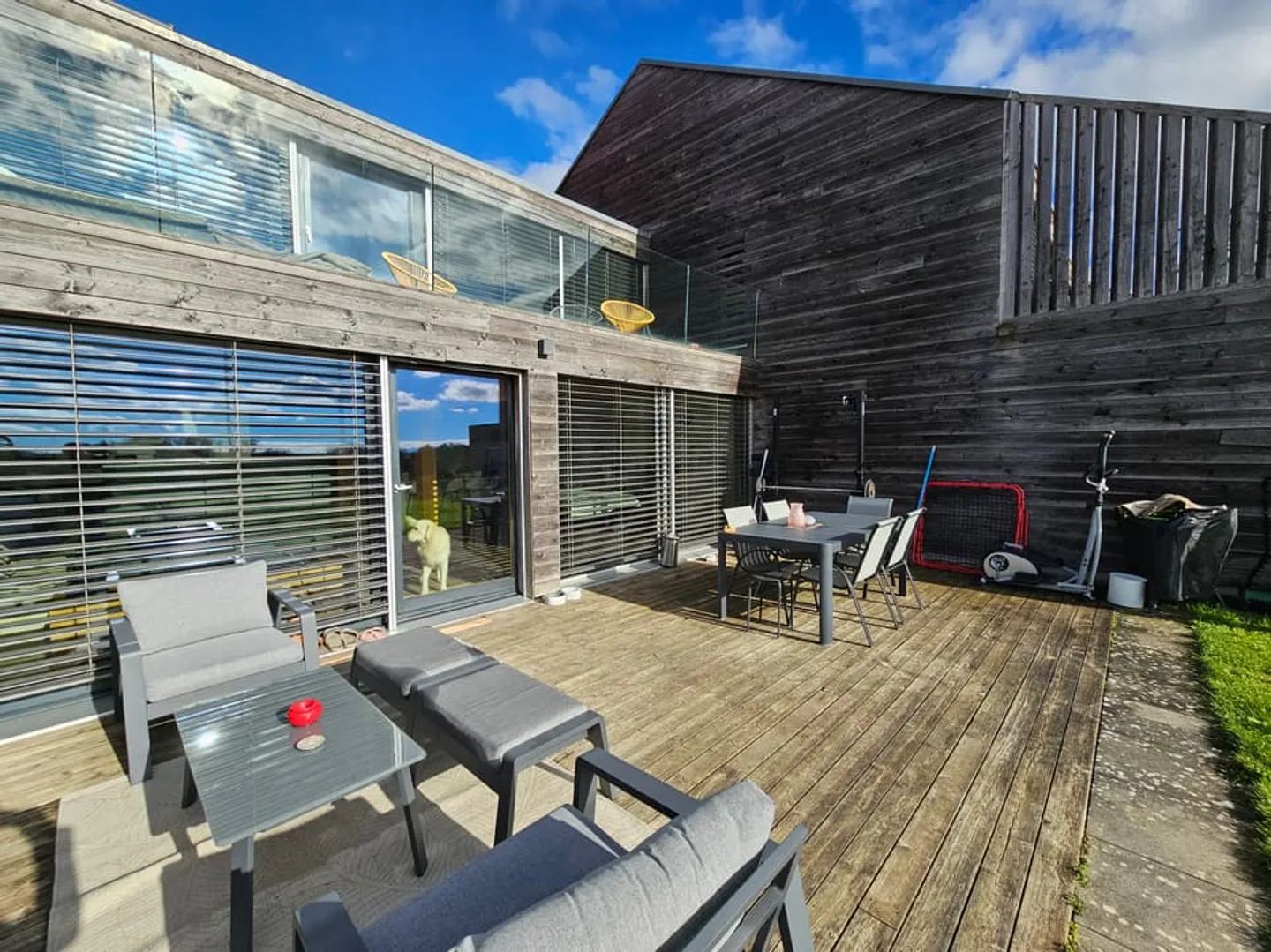 Spacious semi-detached villa - Photo 1 of 10