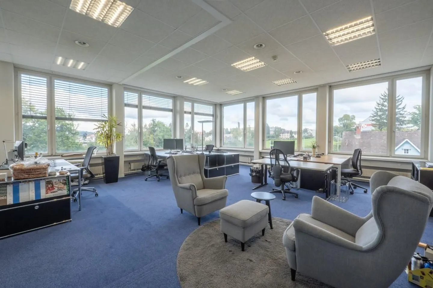 Exclusive office space with top infrastructure in a central location - Photo 4 of 9