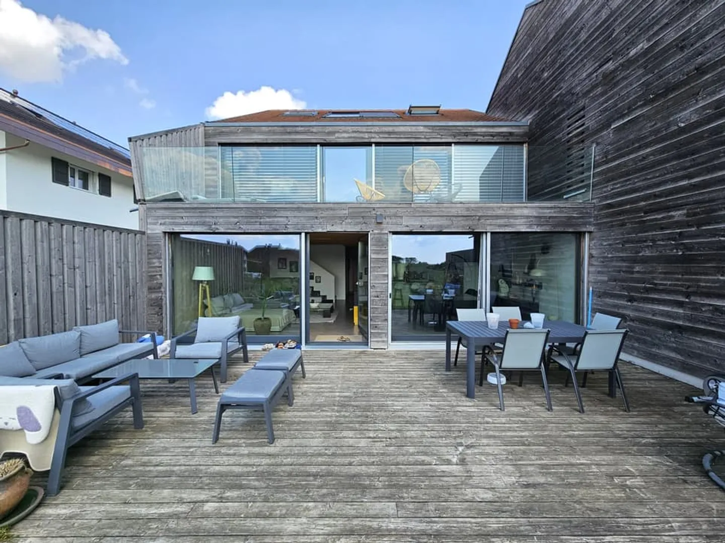 Spacious semi-detached villa - Photo 5 of 10