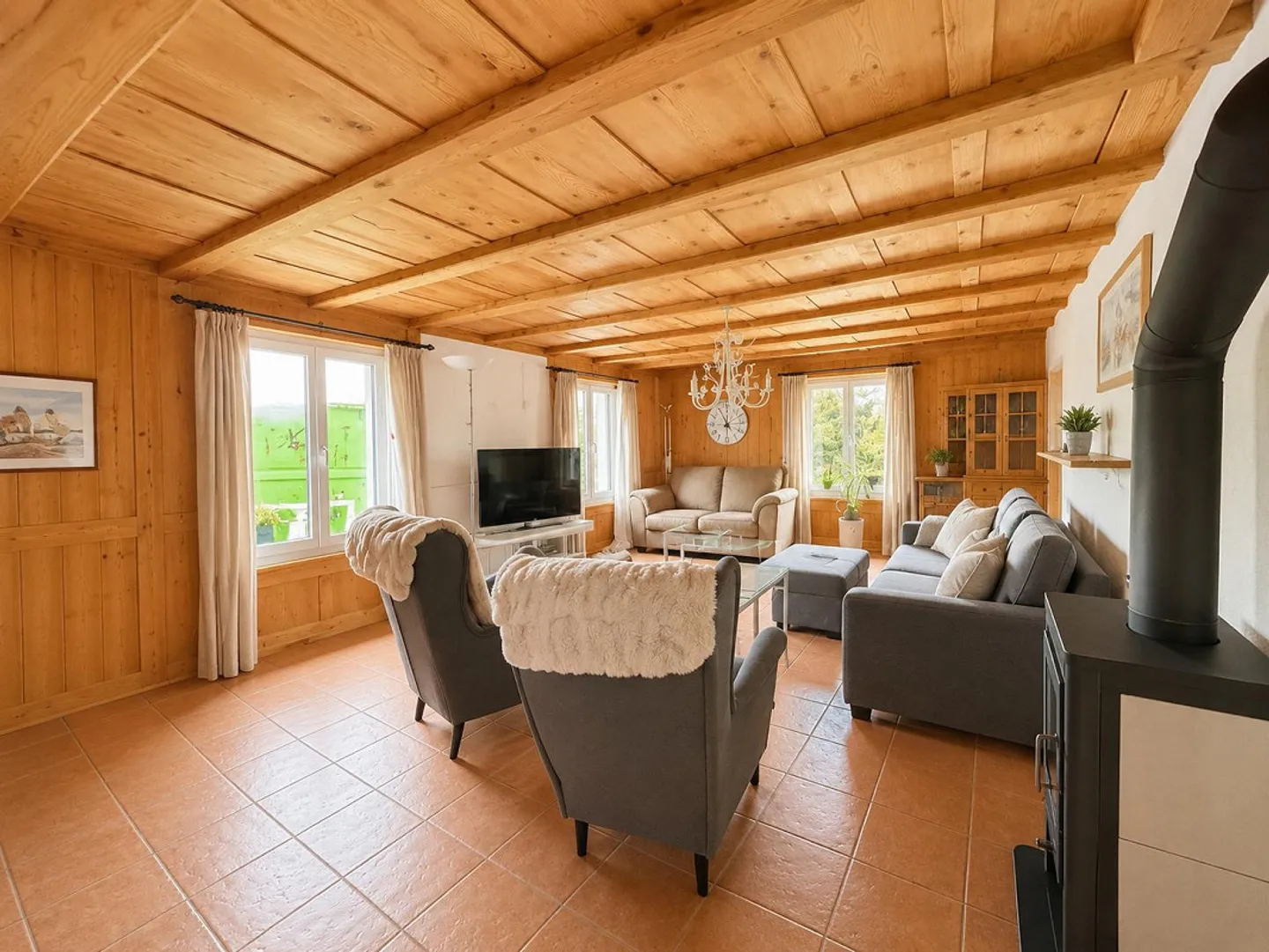 Spacious with 3,498 m² of Land & Barn - Photo 3 of 5