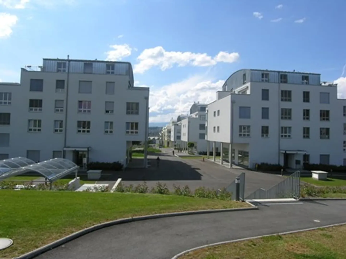 Places de parc extérieures pour moto - Photo 1 sur 1