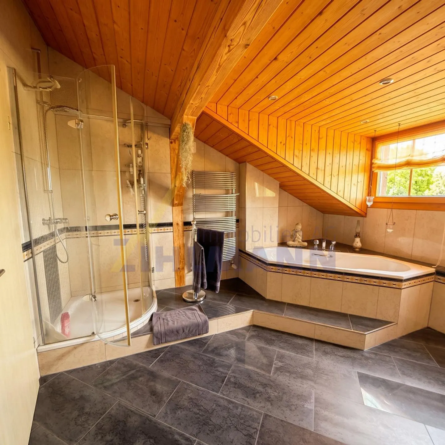 Maison familiale spacieuse avec appartement - Photo 7 sur 11