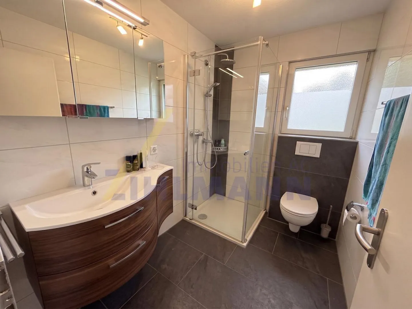 Maison familiale spacieuse avec appartement - Photo 10 sur 11