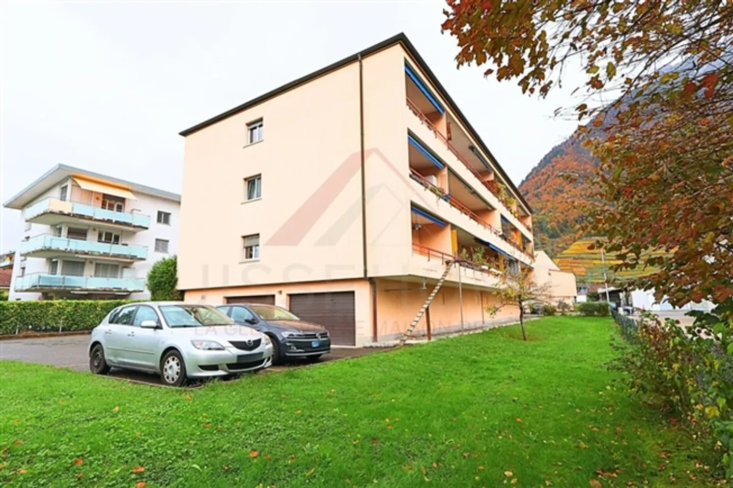 «Villeneuve – hervorragende renovierte 4,5-Zimmer-Wohnung mit 86 m² an der 3 Erdgeschoss mit nach Süden ausgerichtetem Balkon von 13 m², 3 Schlafzimmern und ganztägiger Sonnenschein» - Foto 1 von 15