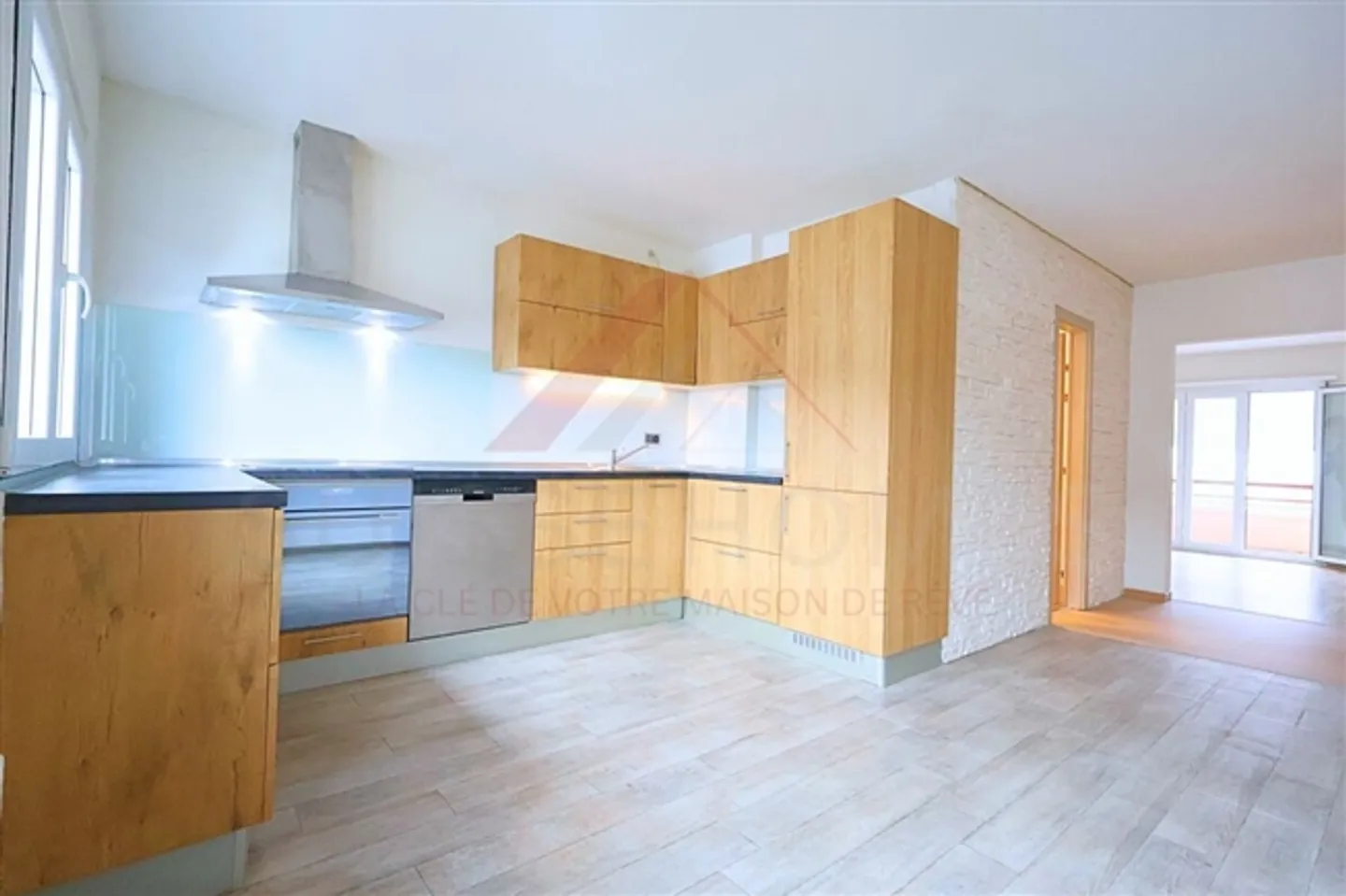 «Villeneuve – hervorragende renovierte 4,5-Zimmer-Wohnung mit 86 m² an der 3 Erdgeschoss mit nach Süden ausgerichtetem Balkon von 13 m², 3 Schlafzimmern und ganztägiger Sonnenschein» - Foto 4 von 15