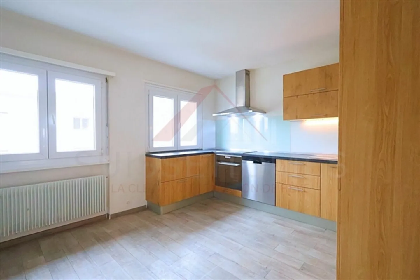«Villeneuve – hervorragende renovierte 4,5-Zimmer-Wohnung mit 86 m² an der 3 Erdgeschoss mit nach Süden ausgerichtetem Balkon von 13 m², 3 Schlafzimmern und ganztägiger Sonnenschein» - Foto 5 von 15