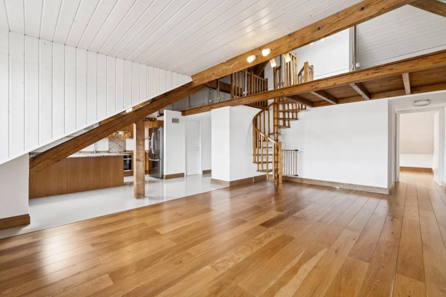 APPARTAMENTO SPAZIOSO E AFFASCINANTE NEL CUORE DEL VILLAGGIO DI MEYRIN - Foto 2 di 10