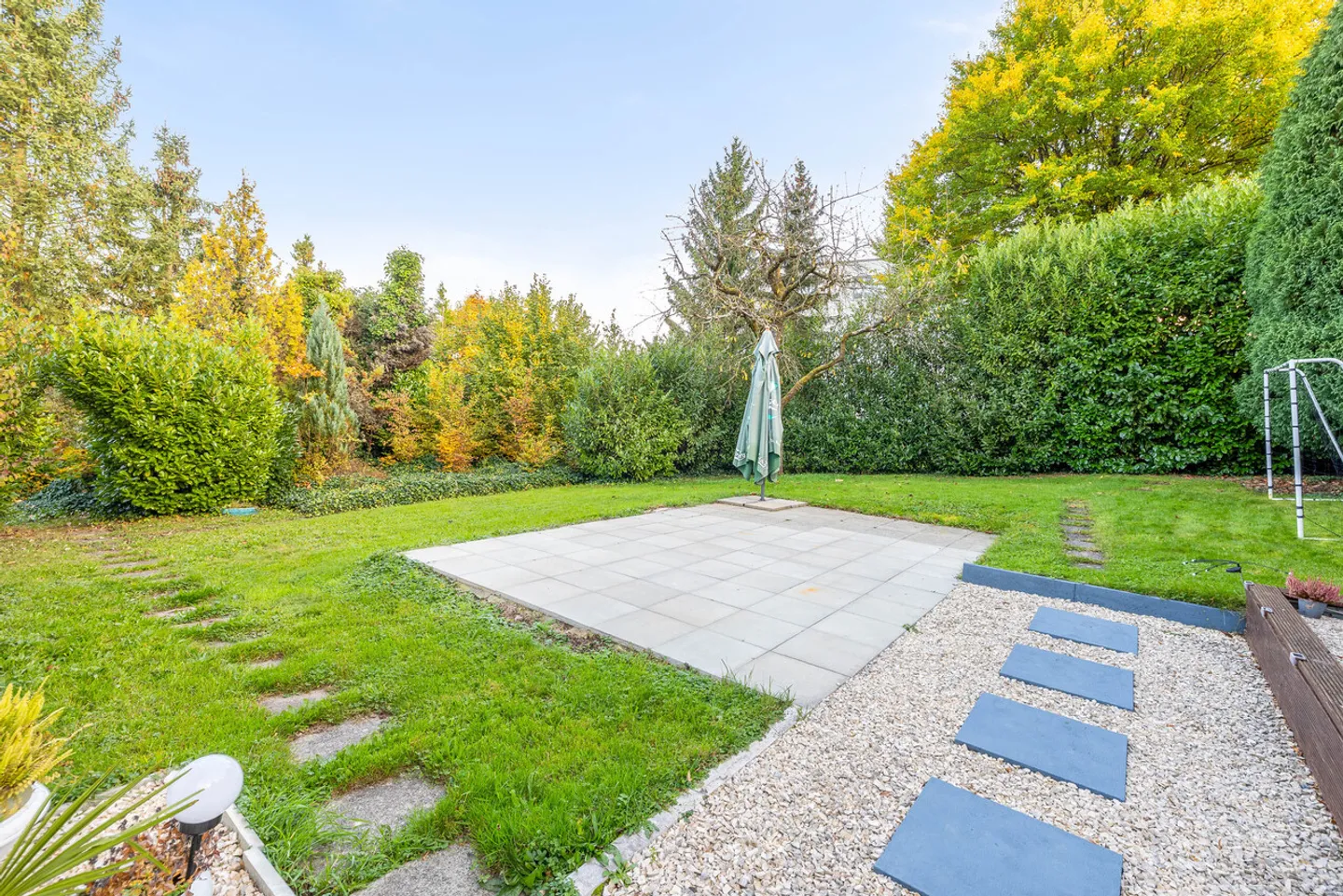 Maison individuelle spacieuse avec jardin idyllique et potentiel - Photo 11 sur 13