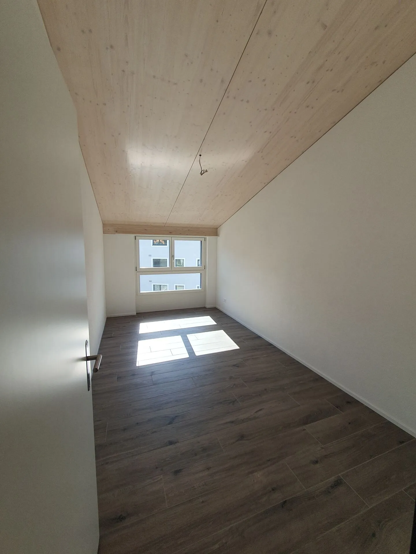 Affitto: Appartamento attico di 4,5 stanze - Foto 4 di 9