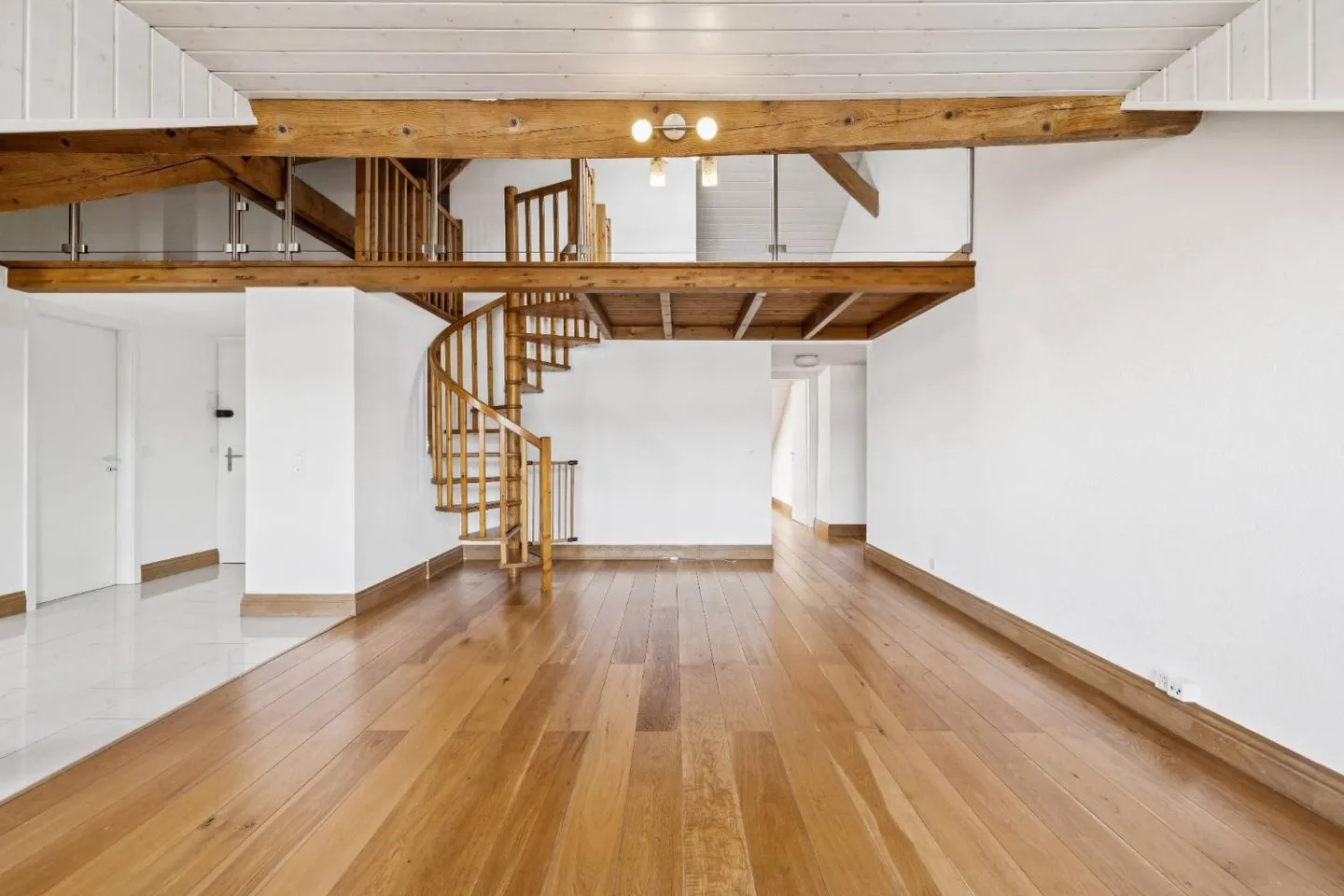 APPARTAMENTO SPAZIOSO E AFFASCINANTE NEL CUORE DEL VILLAGGIO DI MEYRIN - Foto 6 di 10