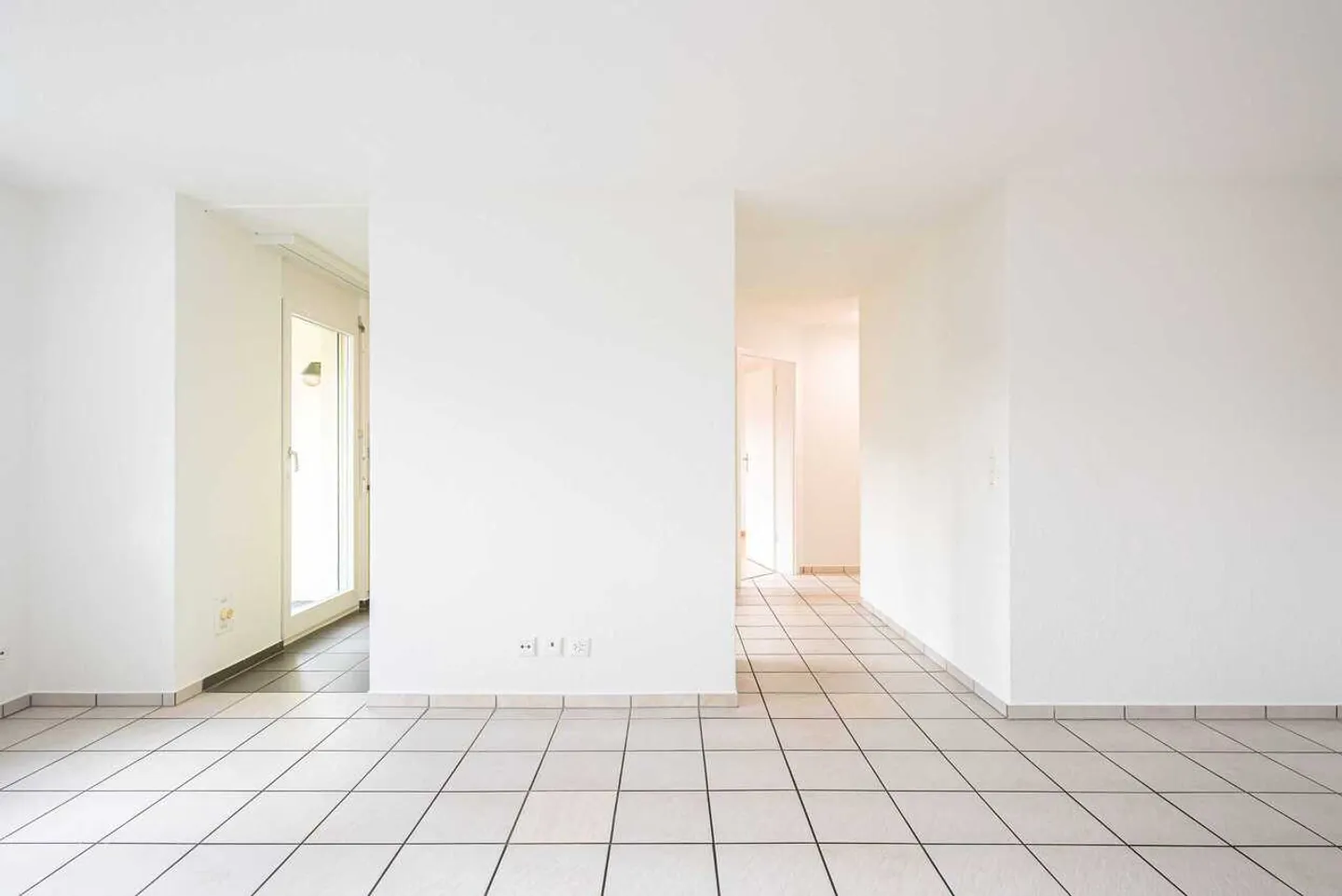 Luminoso appartamento di 2,5 stanze con balcone, situato centralmente a Toffen in vendita - Foto 4 di 13