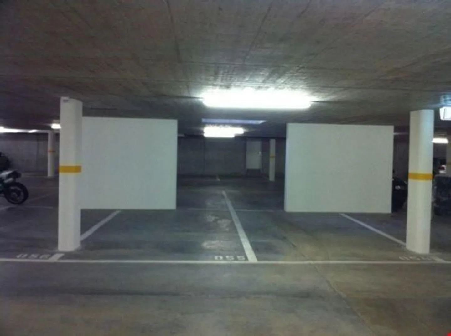 Posto auto in un garage chiuso - Foto 6 di 6