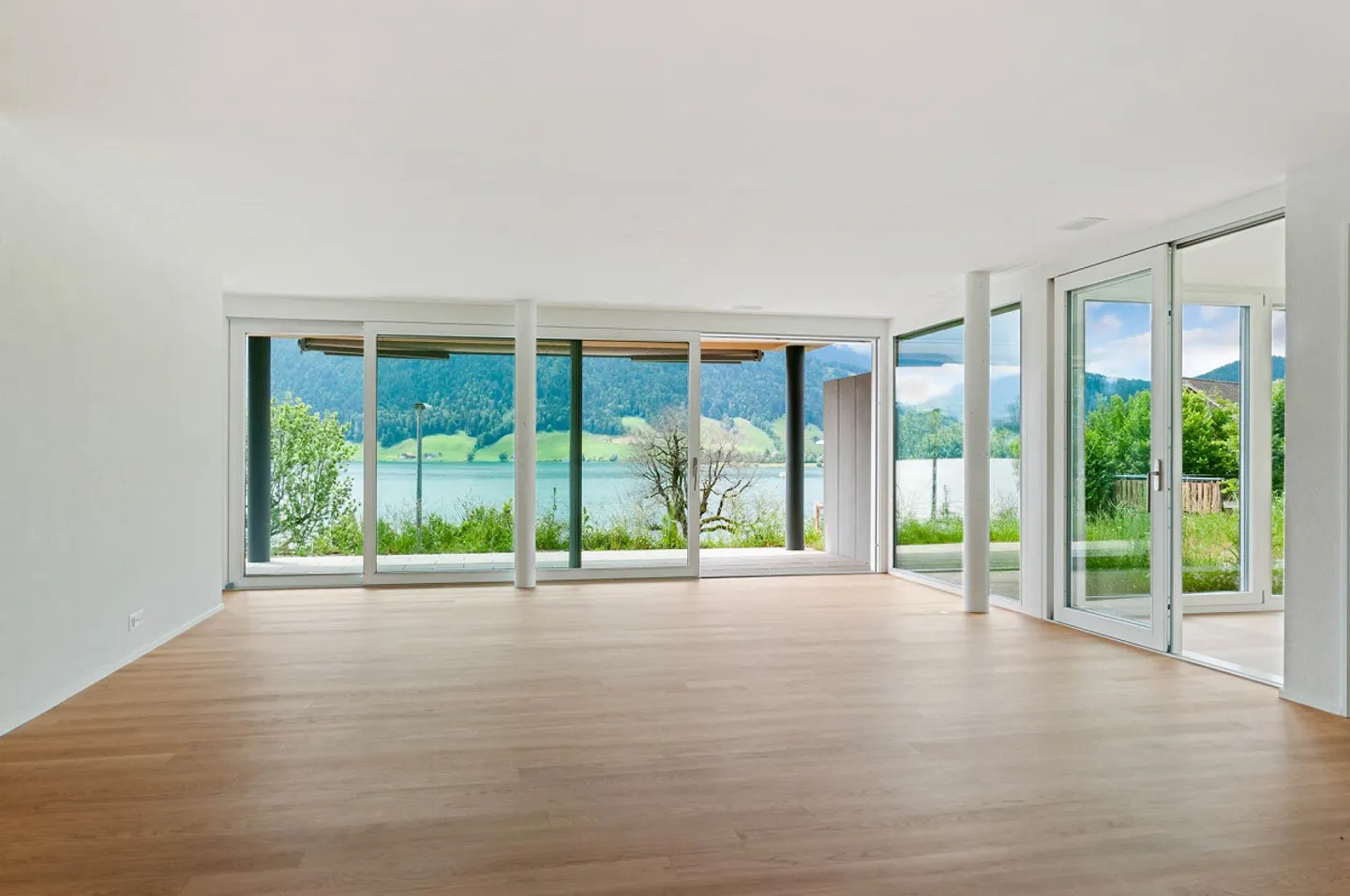 Stunning Apartment with Lake View - Photo 3 of 9