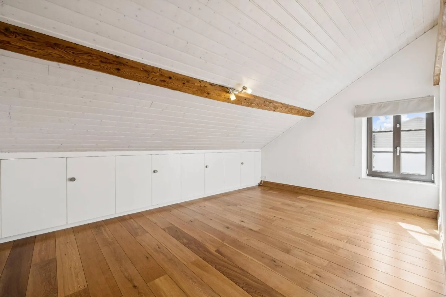 APPARTAMENTO SPAZIOSO E AFFASCINANTE NEL CUORE DEL VILLAGGIO DI MEYRIN - Foto 9 di 10