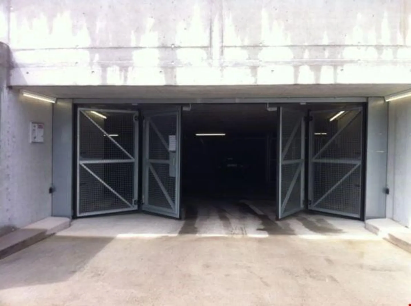 Posto auto in un garage chiuso - Foto 4 di 6