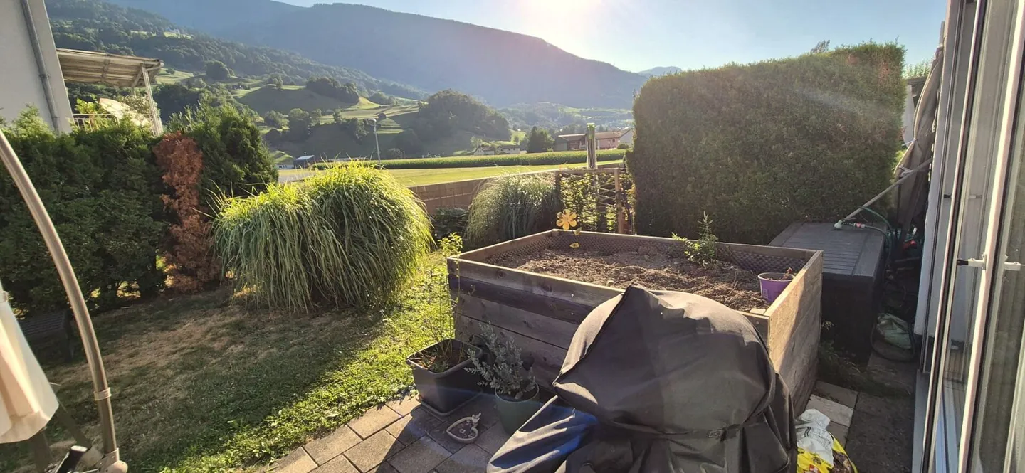 Appartamento giardino moderno con vasca idromassaggio e giardino d'inverno - Foto 2 di 9