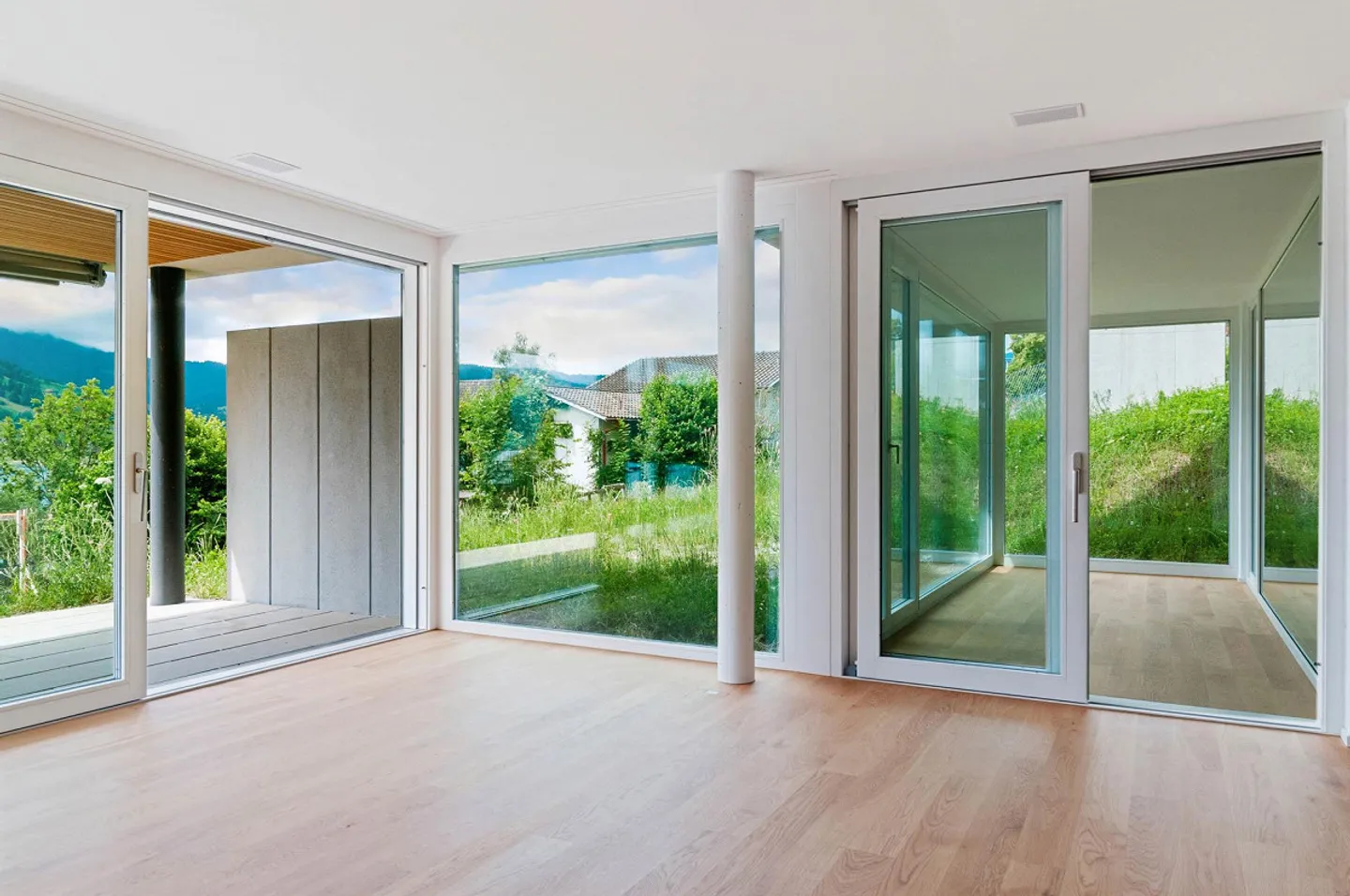 Stunning Apartment with Lake View - Photo 6 of 9