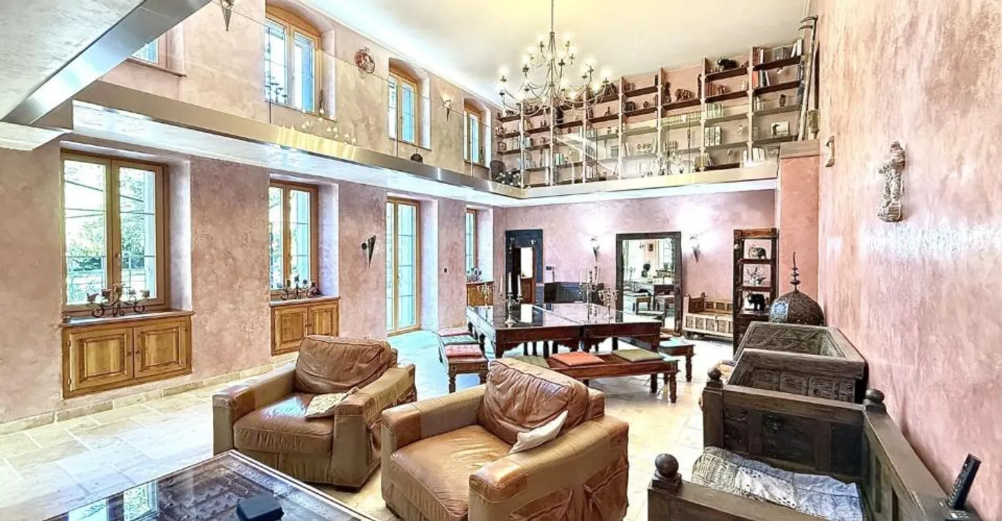 Maison de Luxe avec Grand Jardin - Photo 1 sur 9
