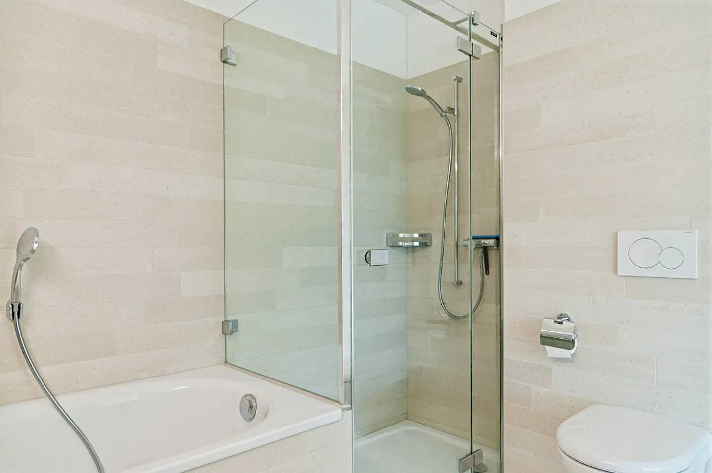 Stunning Apartment with Lake View - Photo 7 of 9