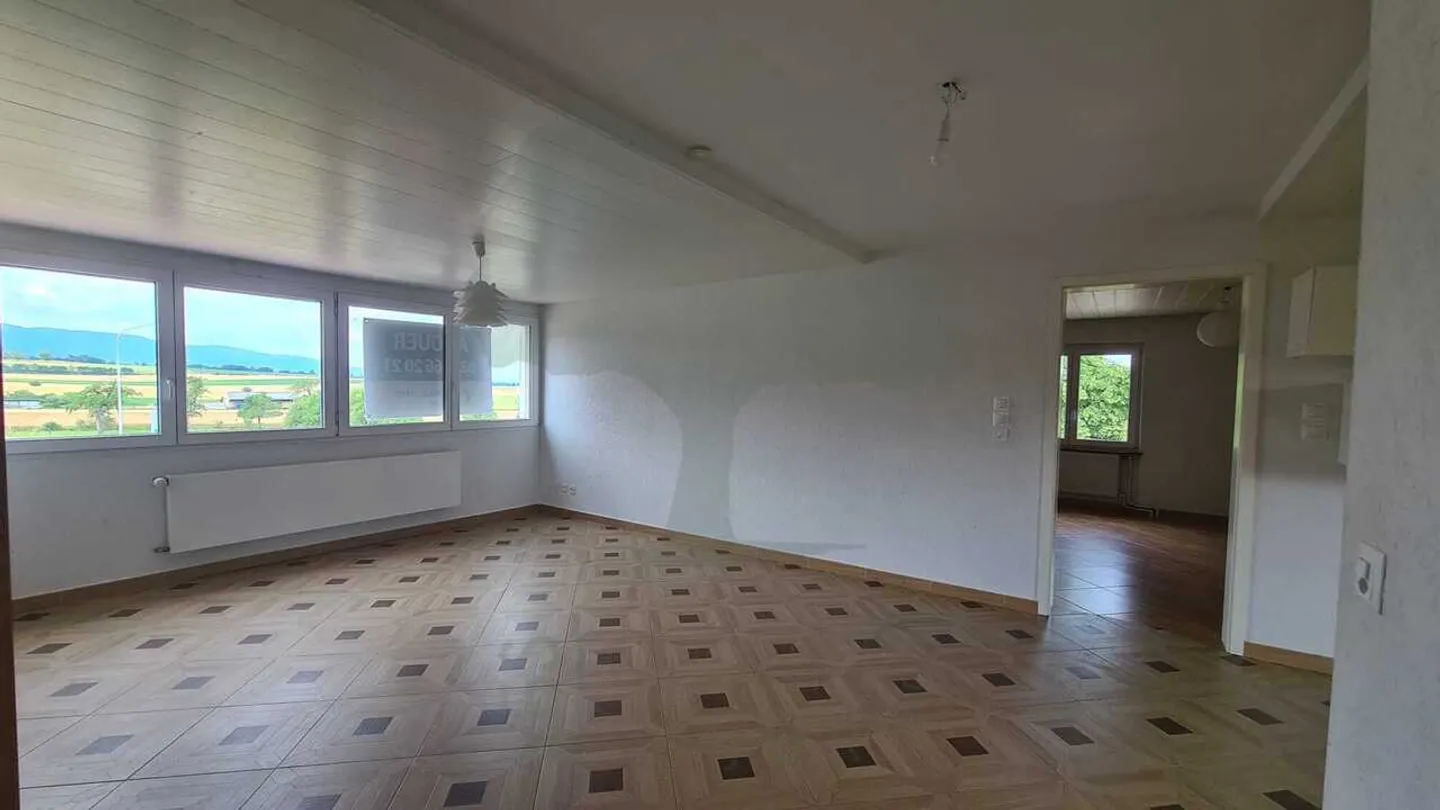 Family house with two 3.5-room apartments and three garages - Photo 7 of 17