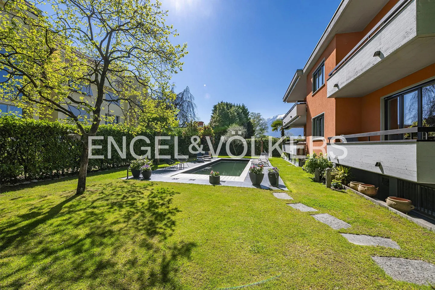 Garden apartment with outdoor pool (62b) - Photo 13 of 15