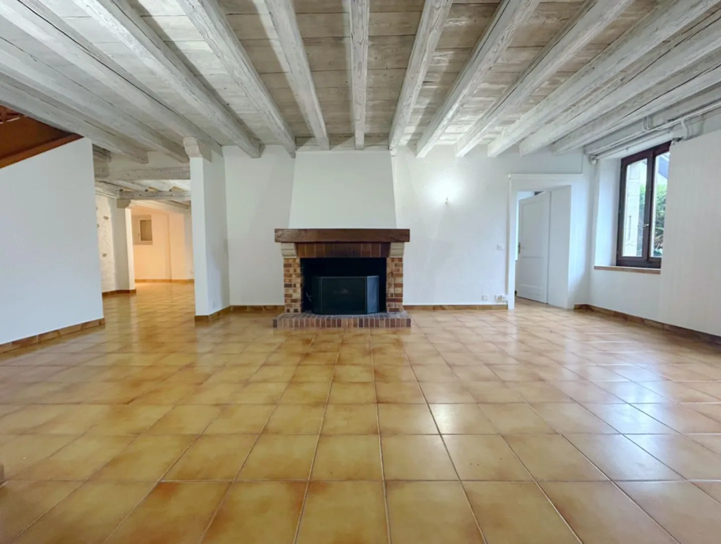 Zu vermieten - Prächtiges 7,5-Zimmer-Dorfhaus - 260 m² - Heizbare Poolanlage - Trélex (Nyon) - Foto 3 di 9