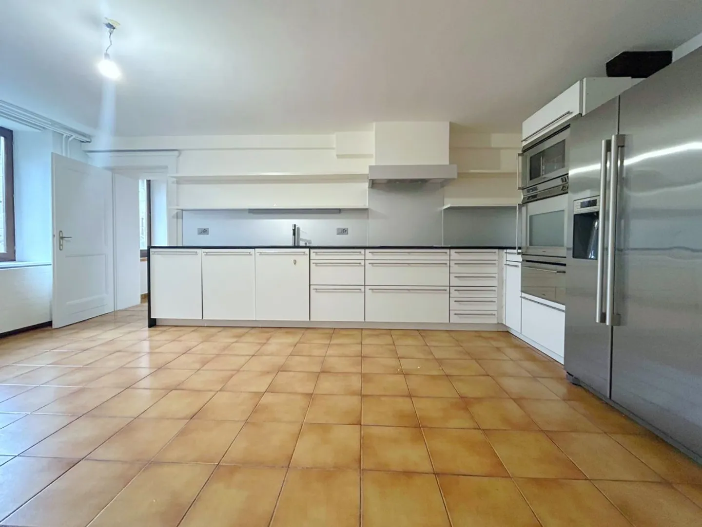 Zu vermieten - Prächtiges 7,5-Zimmer-Dorfhaus - 260 m² - Heizbare Poolanlage - Trélex (Nyon) - Foto 4 di 9