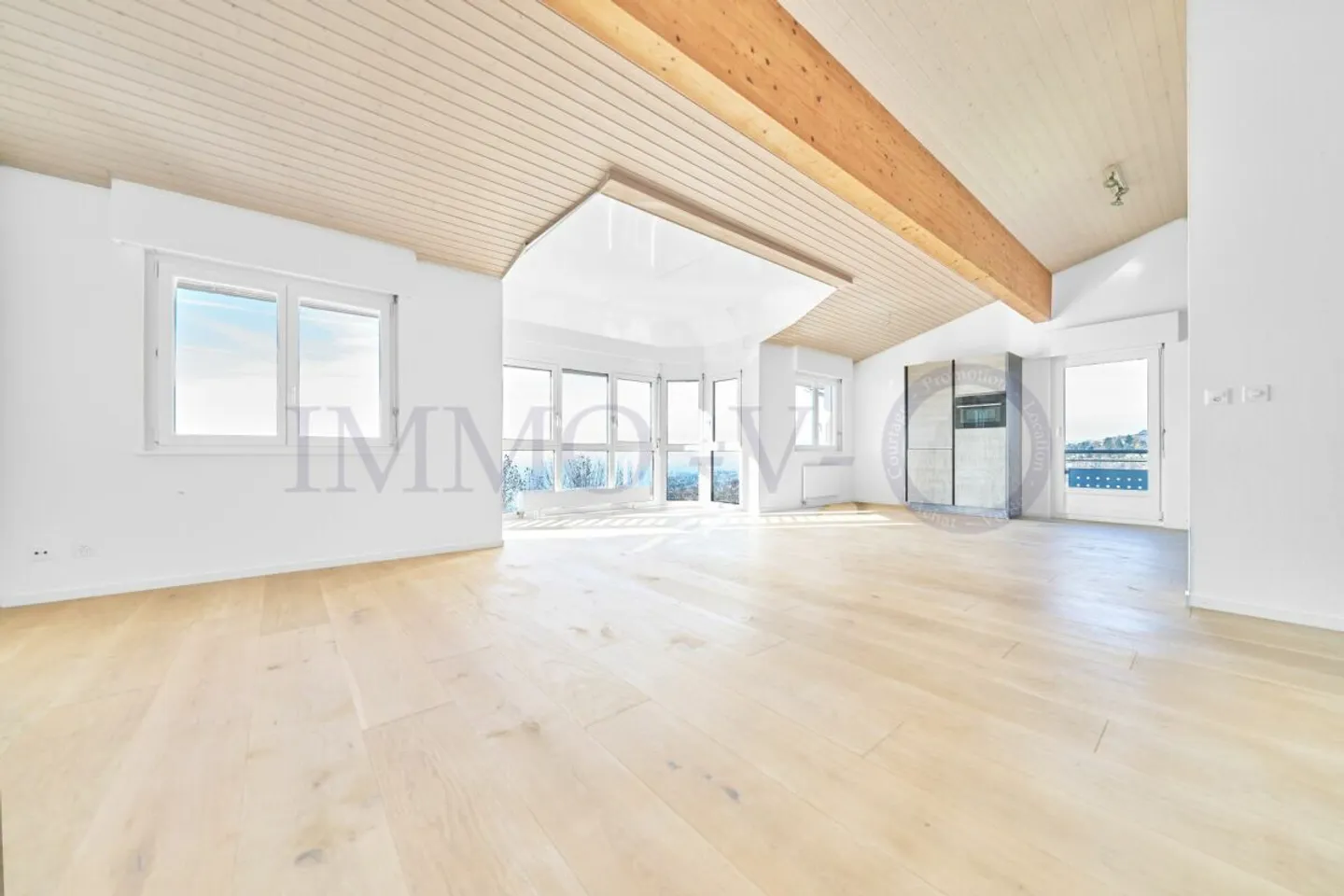 Luxuswohnung mit Blick auf den See und die Berge - Foto 3 von 8