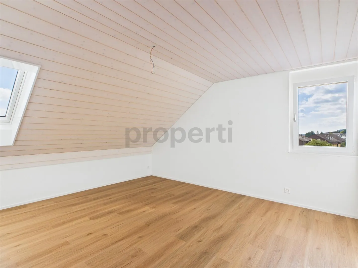 Ampio attico di 3,5 stanze a Günsberg – comfort abitativo moderno in una posizione tranquilla - Foto 5 di 9