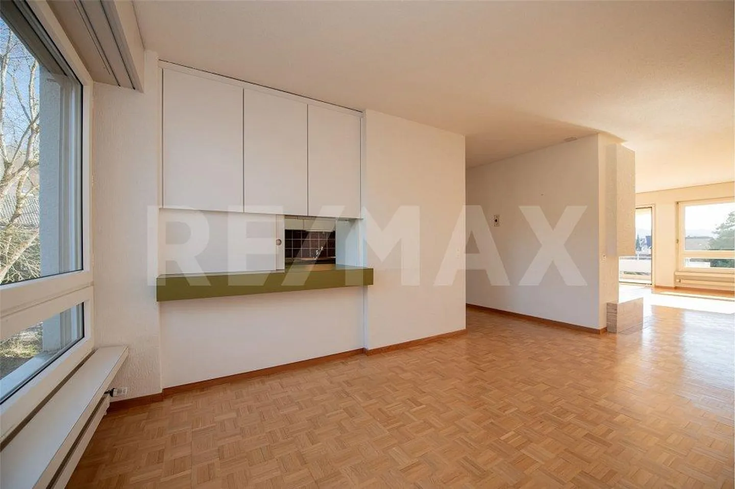 VERY BRIGHT 4 ½-ROOM APARTMENT ON THE THIRD FLOOR - Photo 4 of 12