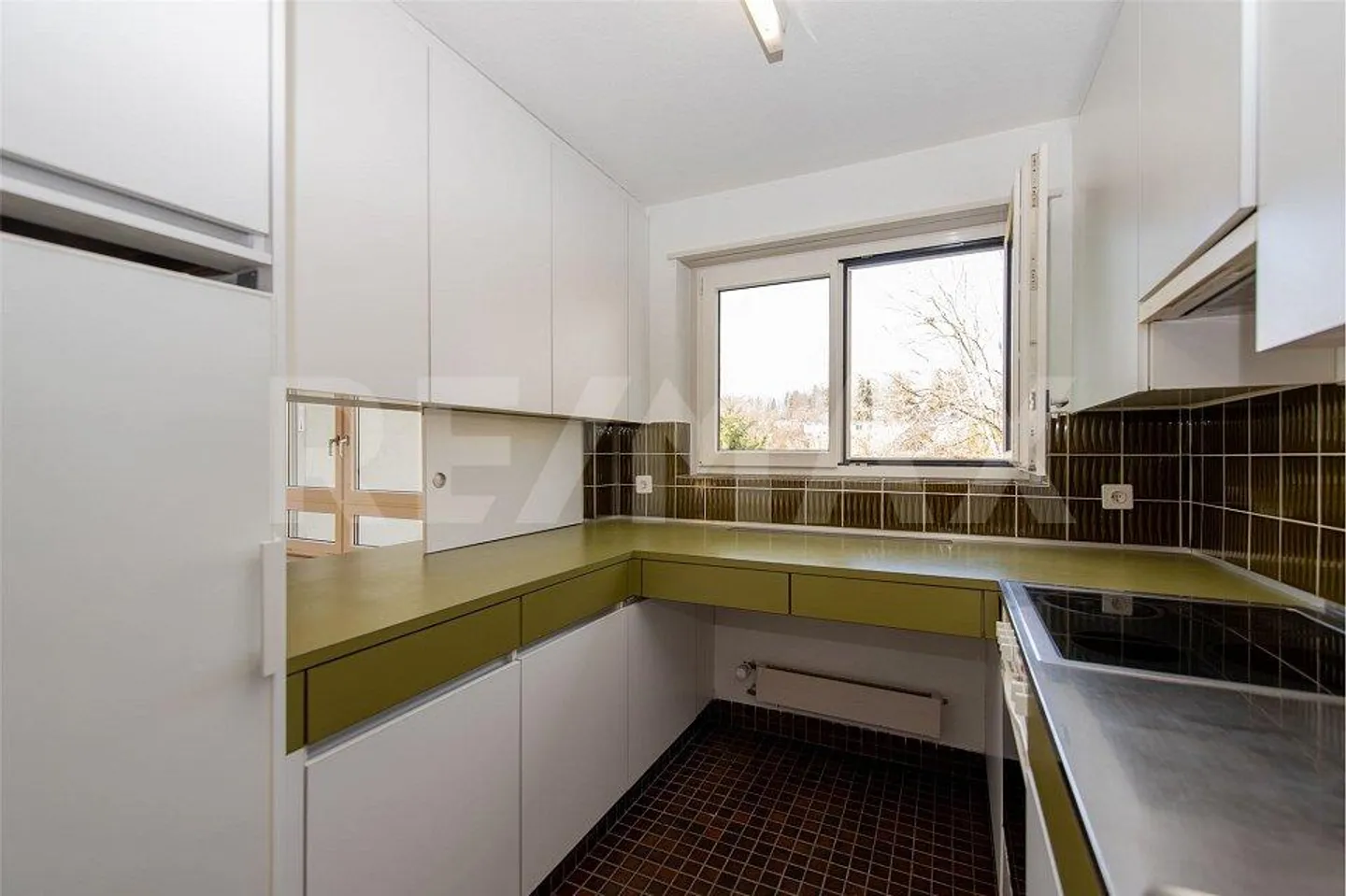 VERY BRIGHT 4 ½-ROOM APARTMENT ON THE THIRD FLOOR - Photo 5 of 12