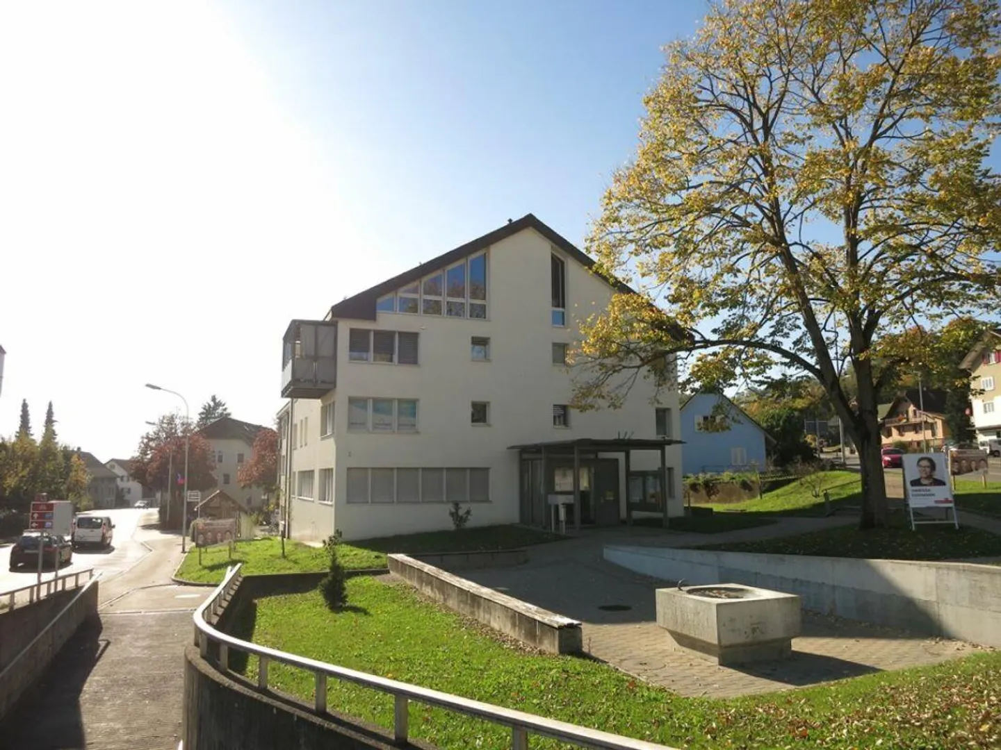 Appartement spacieux de 3,5 pièces au 1er étage avec balcon couvert - Photo 1 sur 9