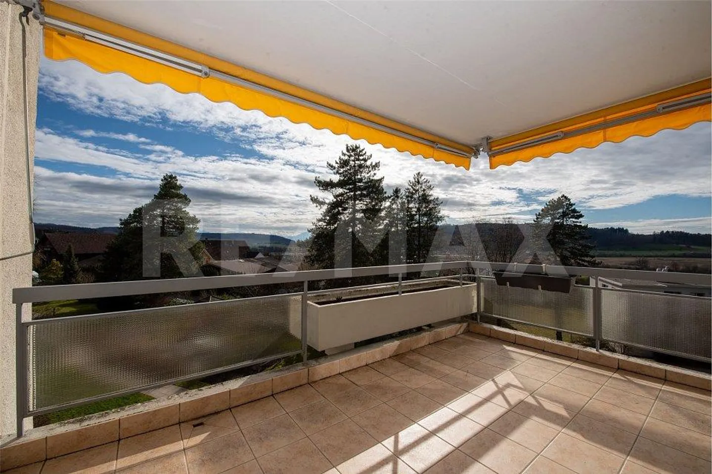 VERY BRIGHT 4 ½-ROOM APARTMENT ON THE THIRD FLOOR - Photo 11 of 12