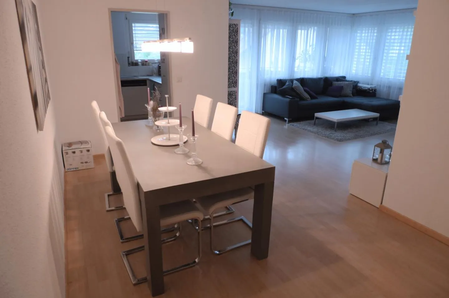 Appartement spacieux de 3,5 pièces au 1er étage avec balcon couvert - Photo 2 sur 9