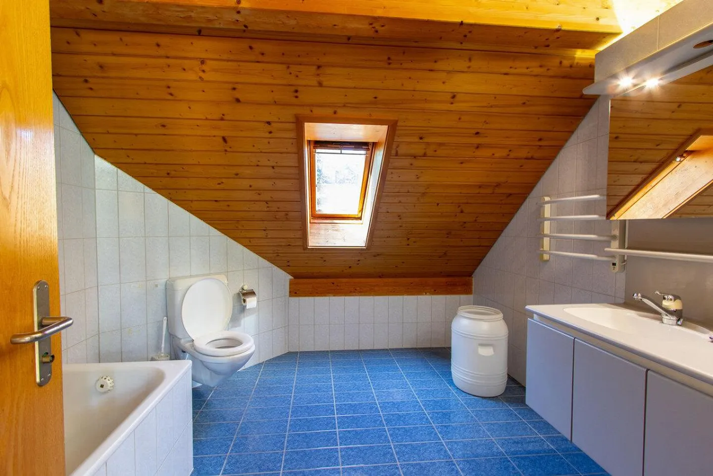 Country House with Potential and Land Reserve - Photo 10 of 15