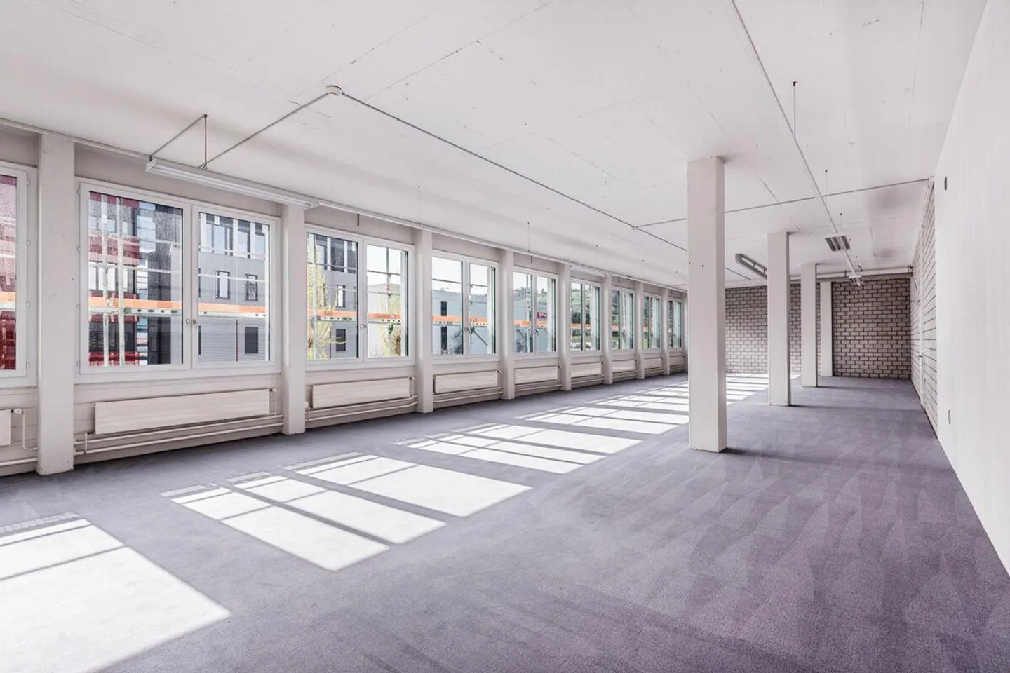 177m2 Espace de Bureau avec Influx de Lumière Unique - Photo 2 sur 7