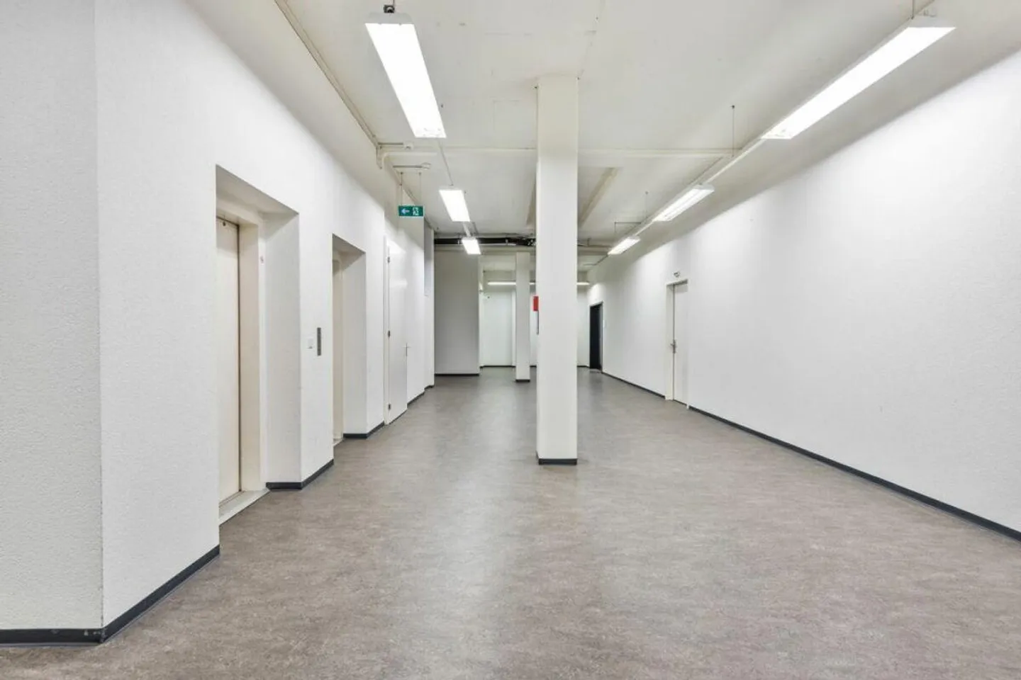177m2 Espace de Bureau avec Influx de Lumière Unique - Photo 5 sur 7