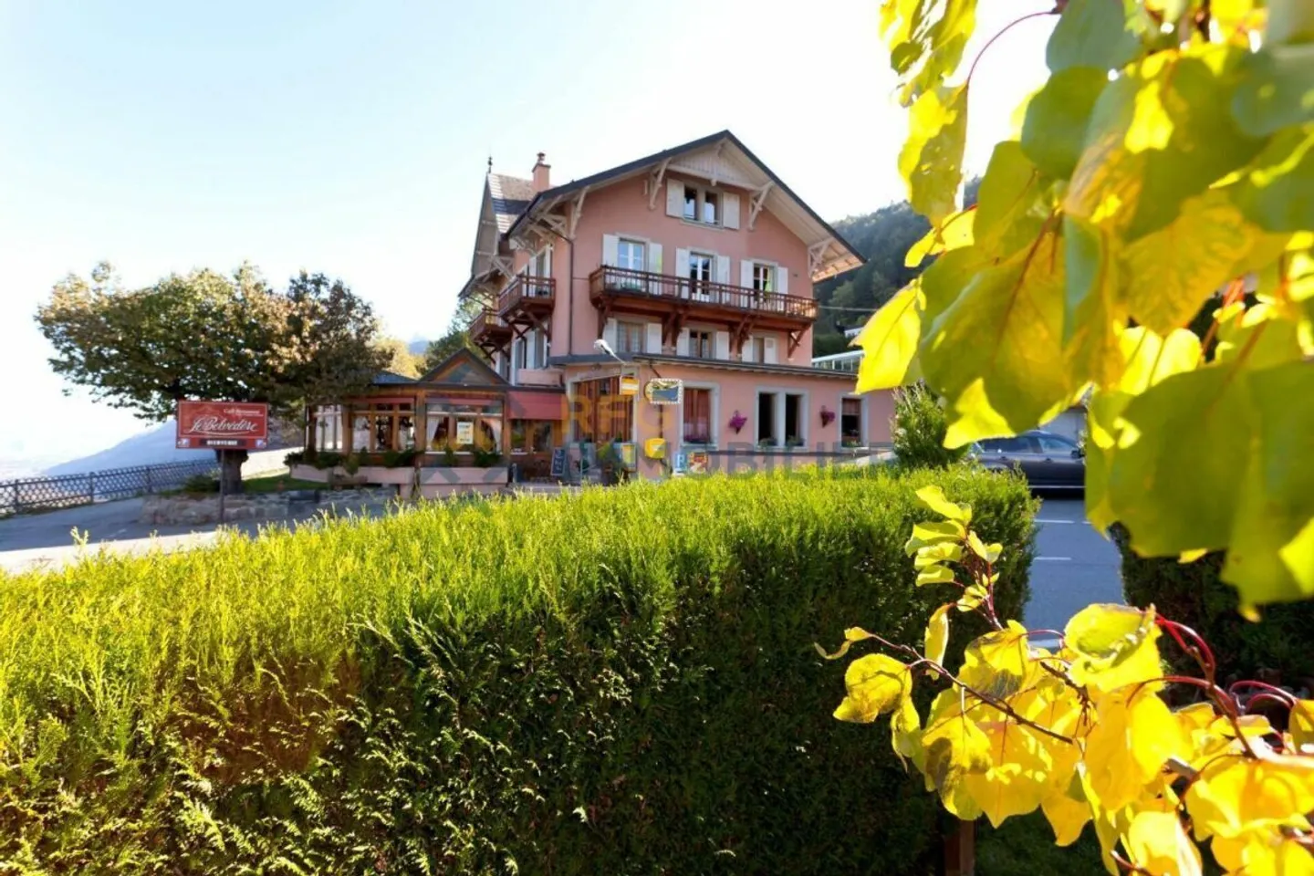 Proprietà d'investimento con ristorante - Foto 1 di 45