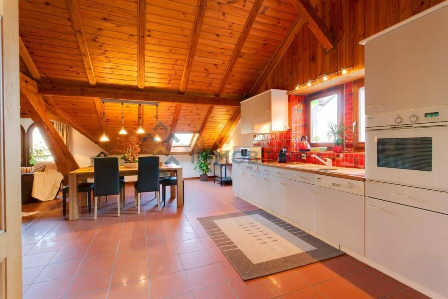 Proprietà d'investimento con ristorante - Foto 9 di 45