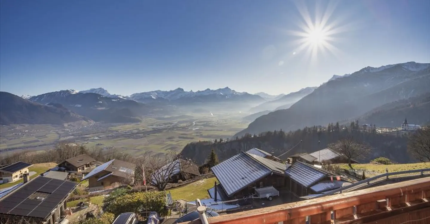 WOHNUNG MIT GARAGE UND BALKON - PANORAMABLICK - EXKLUSIV - Foto 1 von 8