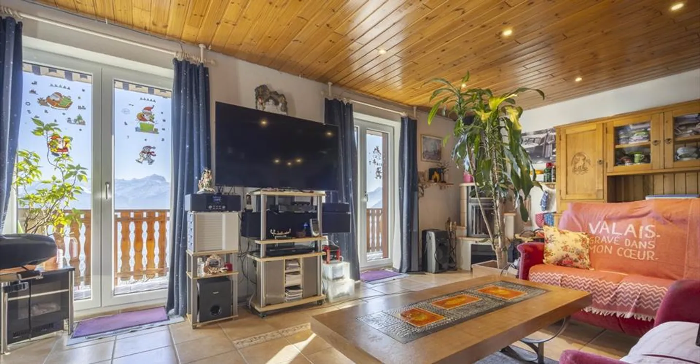 WOHNUNG MIT GARAGE UND BALKON - PANORAMABLICK - EXKLUSIV - Foto 3 von 8