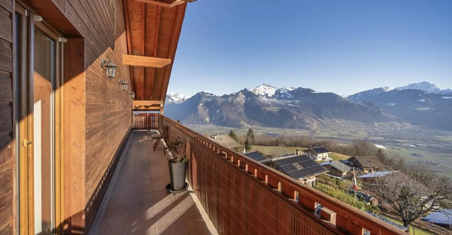 WOHNUNG MIT GARAGE UND BALKON - PANORAMABLICK - EXKLUSIV - Foto 4 von 8