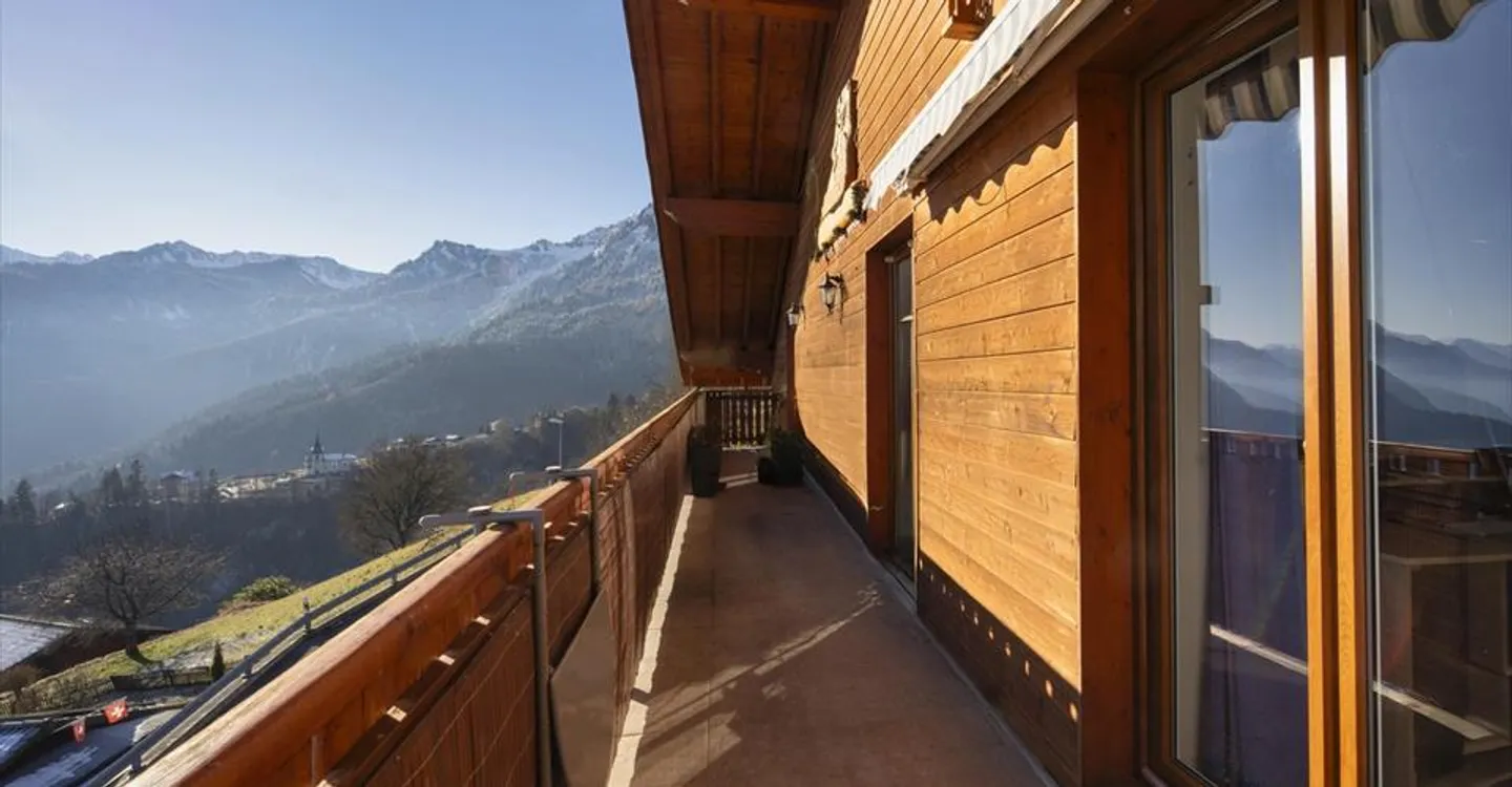 WOHNUNG MIT GARAGE UND BALKON - PANORAMABLICK - EXKLUSIV - Foto 5 von 8