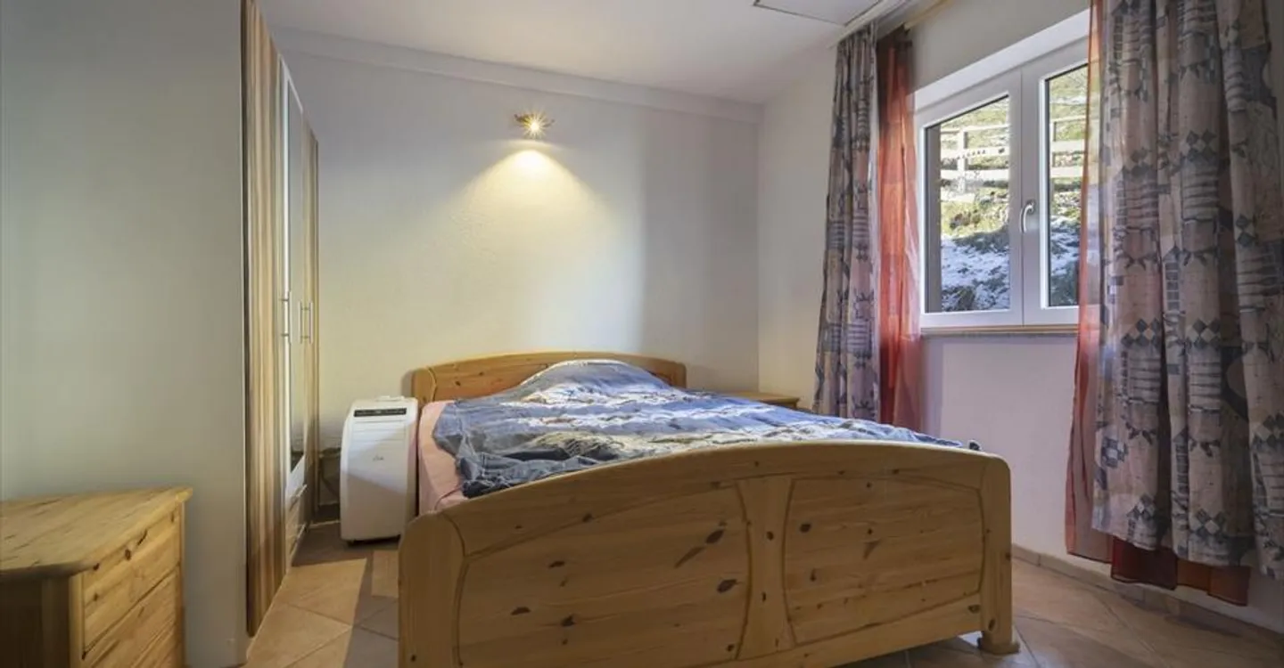 WOHNUNG MIT GARAGE UND BALKON - PANORAMABLICK - EXKLUSIV - Foto 6 von 8