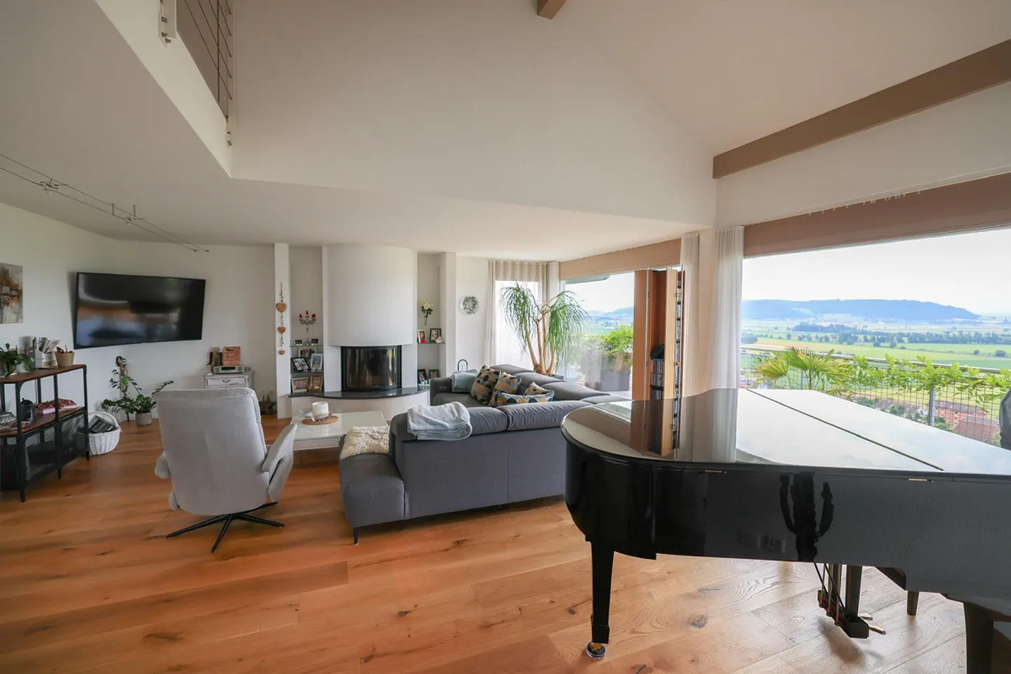 A Home to Fall in Love With - with Panoramic View, Pool and Highest Living Comfort - Photo 11 of 26