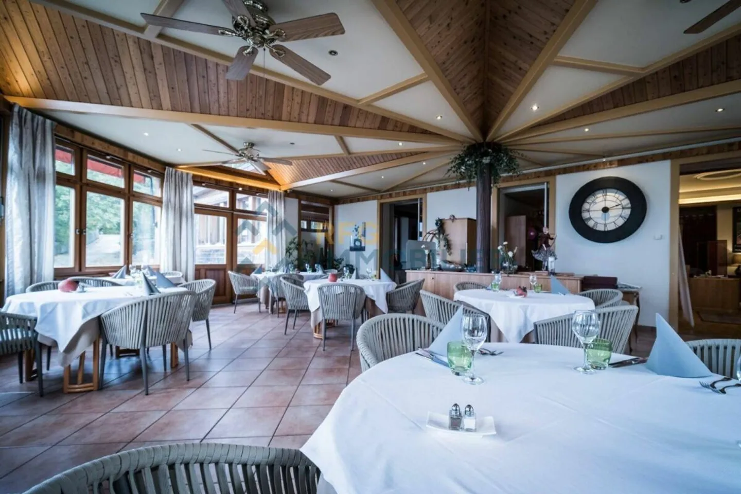 Proprietà d'investimento con ristorante - Foto 26 di 45